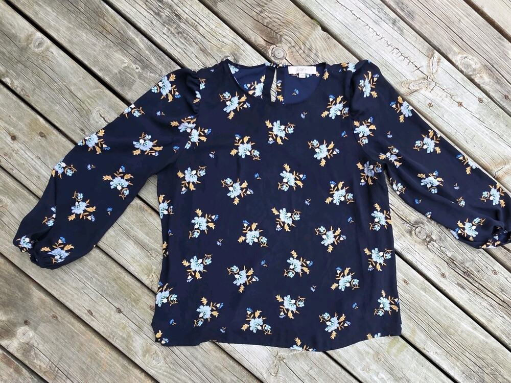 LOFT Floral Lightweight Boho Blouse Size Large L Navy With Flower Balloon Sleeve